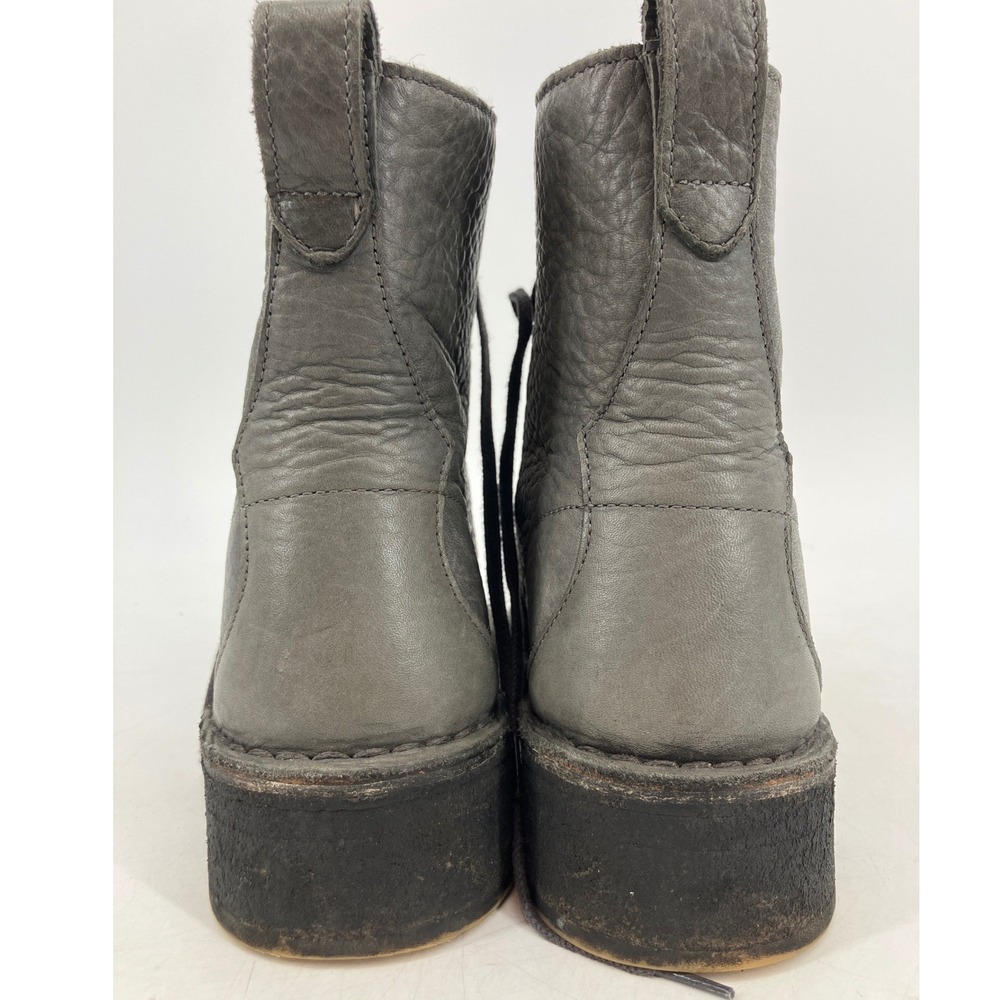 Clarks Originals Desert Mali Boots Women 8.5 Gray Leather Crepe Sole Combat - Picture 3 of 9